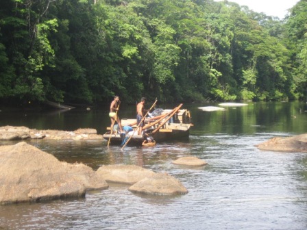 Franchir un petit saut avec une barge demande beaucoup d'efforts...